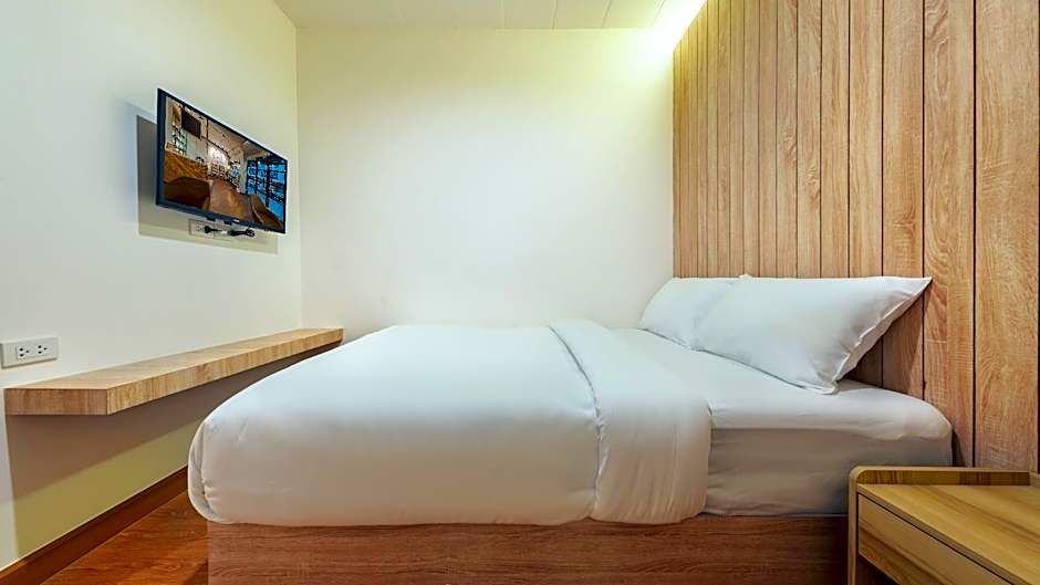 Siam Subway Hostel and Cafe