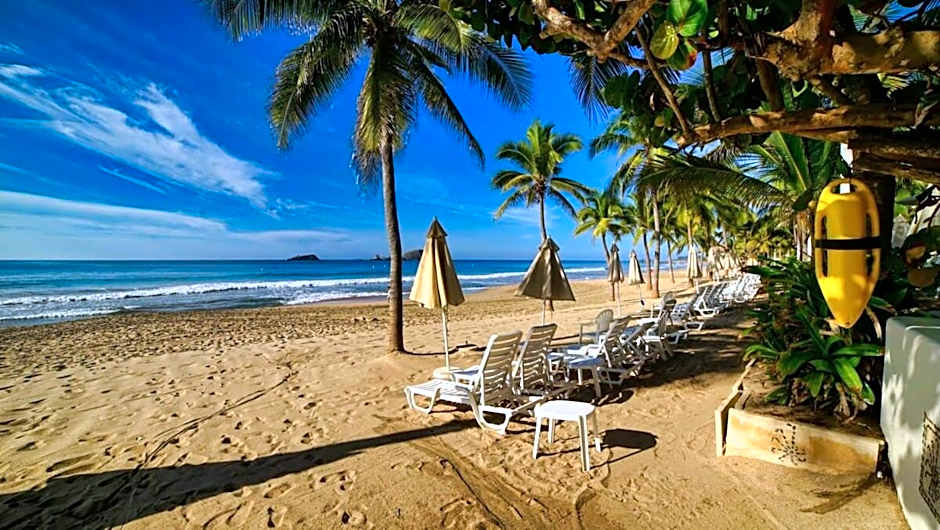Elegant Beachfront Studio in Monarca Ixtapa