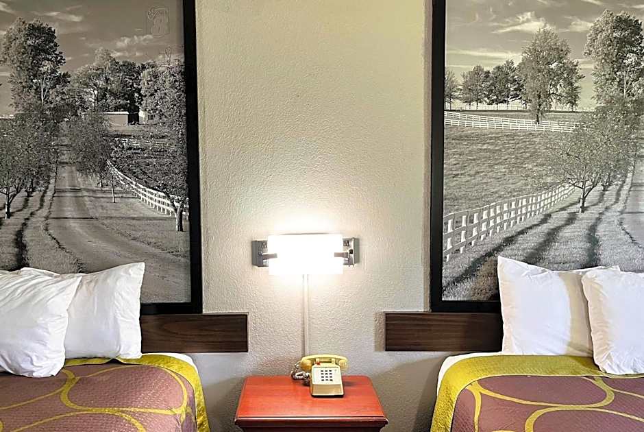 Super 8 by Wyndham Vincennes