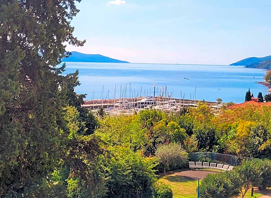 BIG-BLUE Bayview Paradise in Opatija