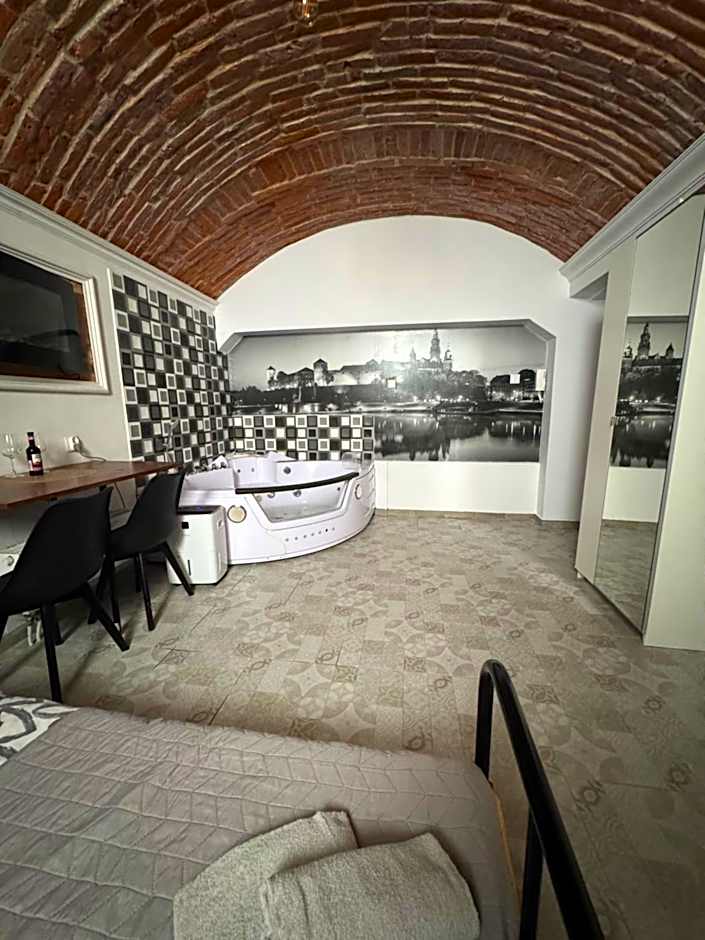 UNDERGROUND Jacuzzi Rooms