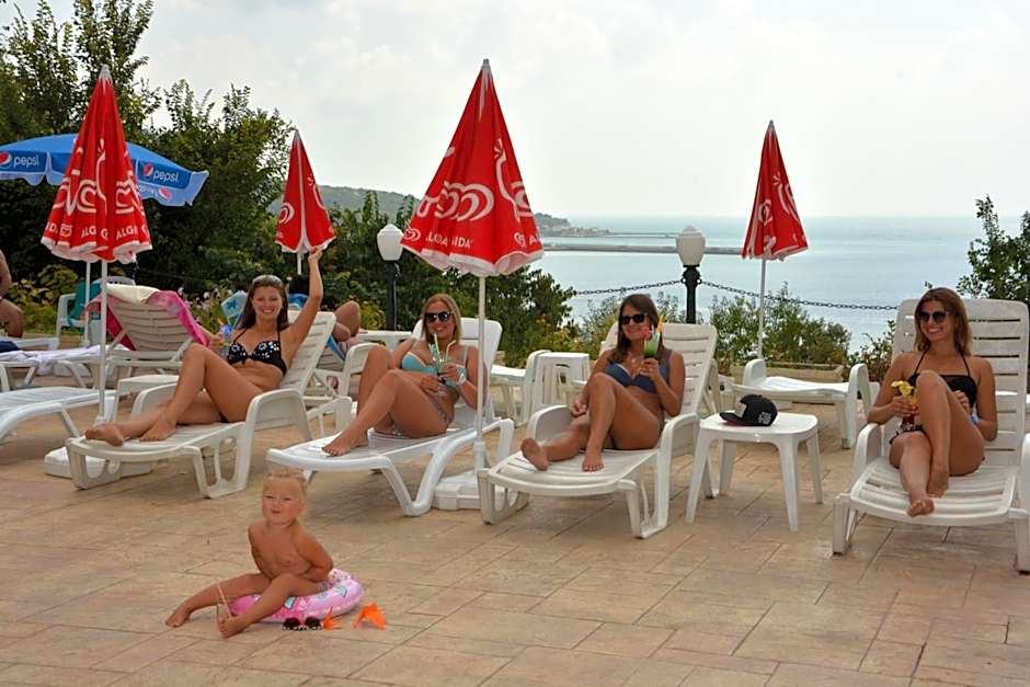 Ahilea Hotel - Free Pool Access