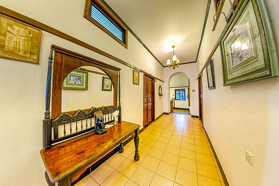 Tembo House Hotel