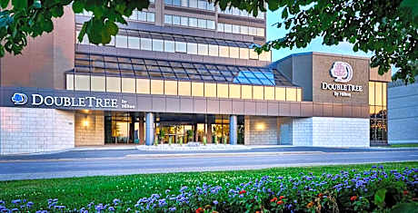 DoubleTree by Hilton Windsor Hotel & Suites