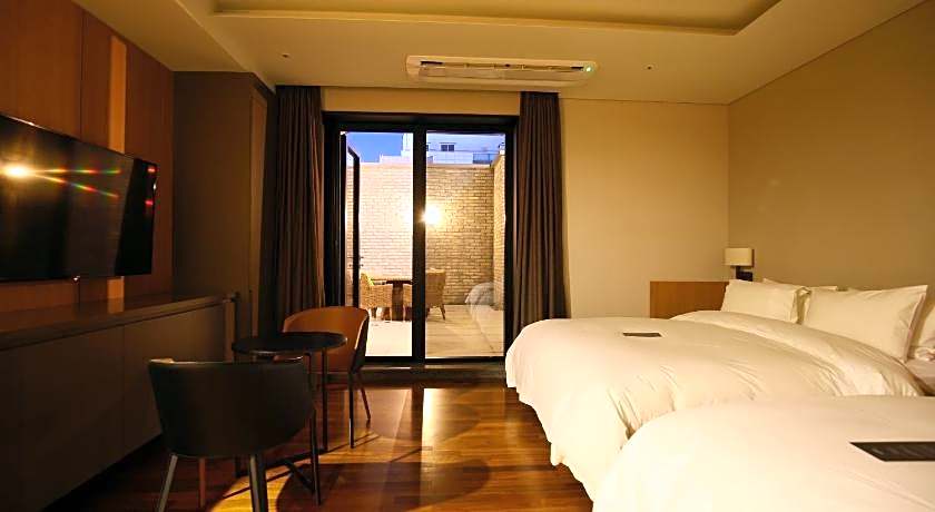 Hotel East9