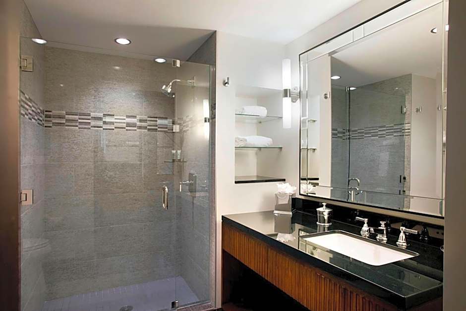 Ambassador Hotel Wichita, Autograph Collection by Marriott