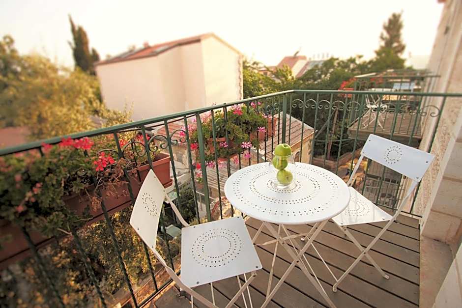 The Market Courtyard - Suites Hotel