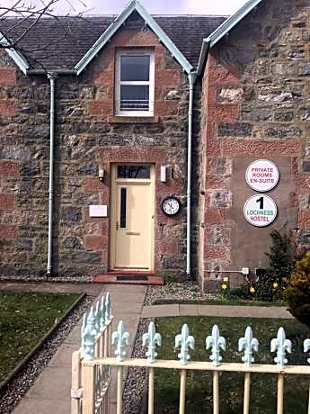 1 Lochness Rooms&Hostel