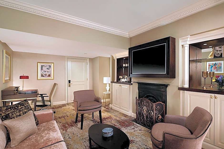 The College Green Dublin Hotel, Autograph Collection 