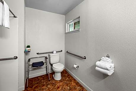 Quadruple Room with Two Queen Beds and Roll-In Shower - Disability Access/Non Smoking
