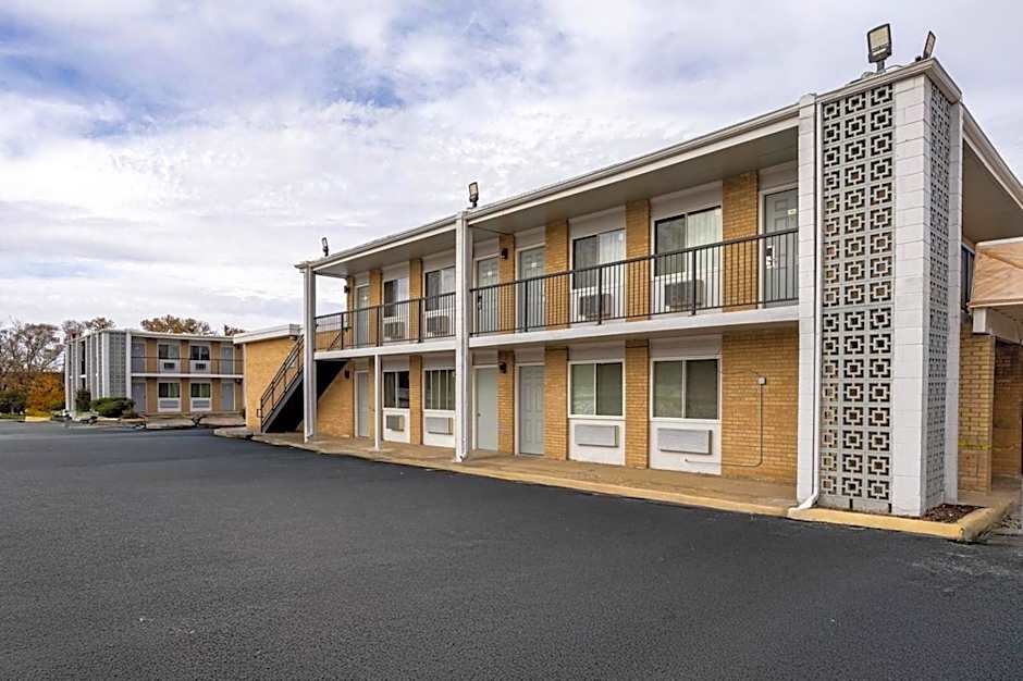 Super 8 by Wyndham Rockford South