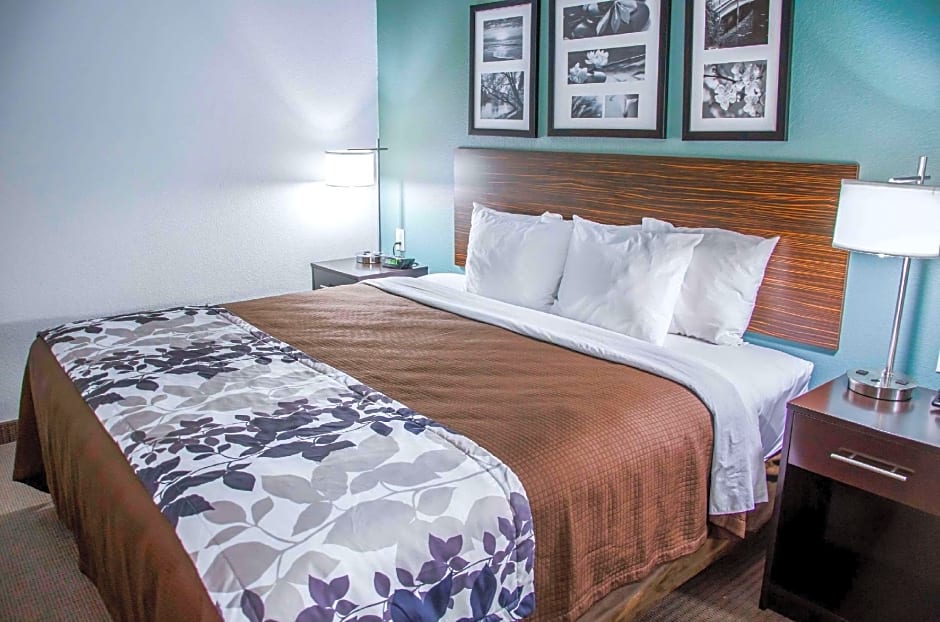 Sleep Inn & Suites Center