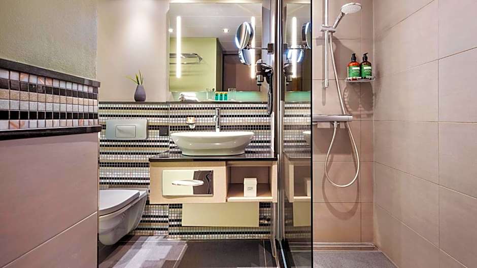 Photo 1 of 1 of Standard 1 King Bed, City View, High Floor