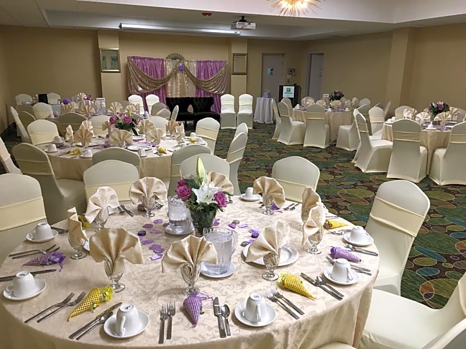 Holiday Inn Westbury-Long Island by IHG