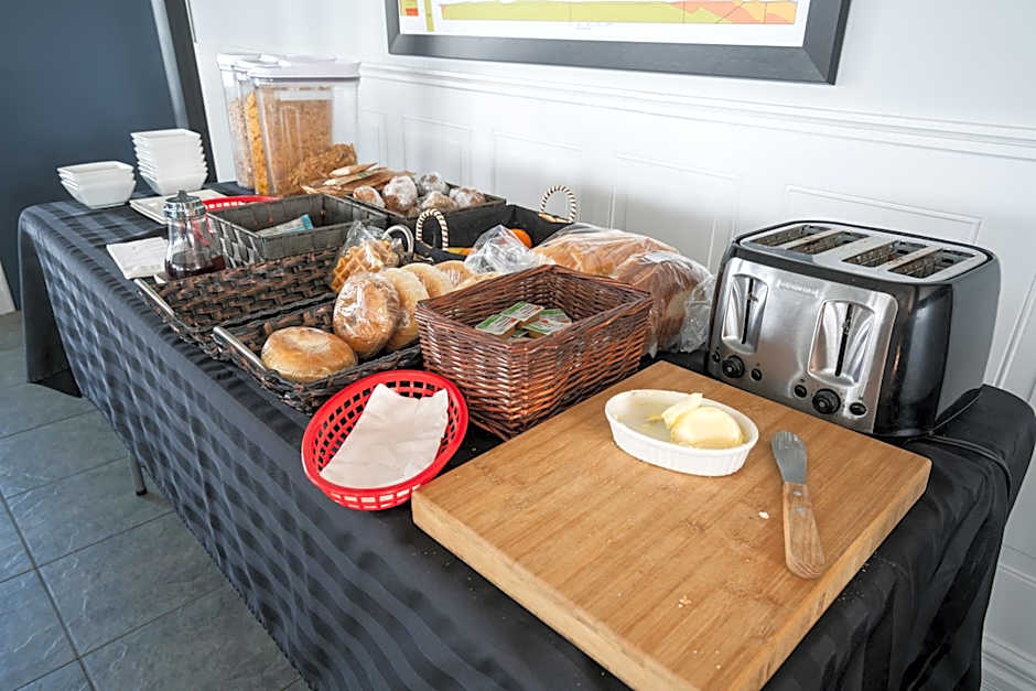 Edge of the Avalon Inn