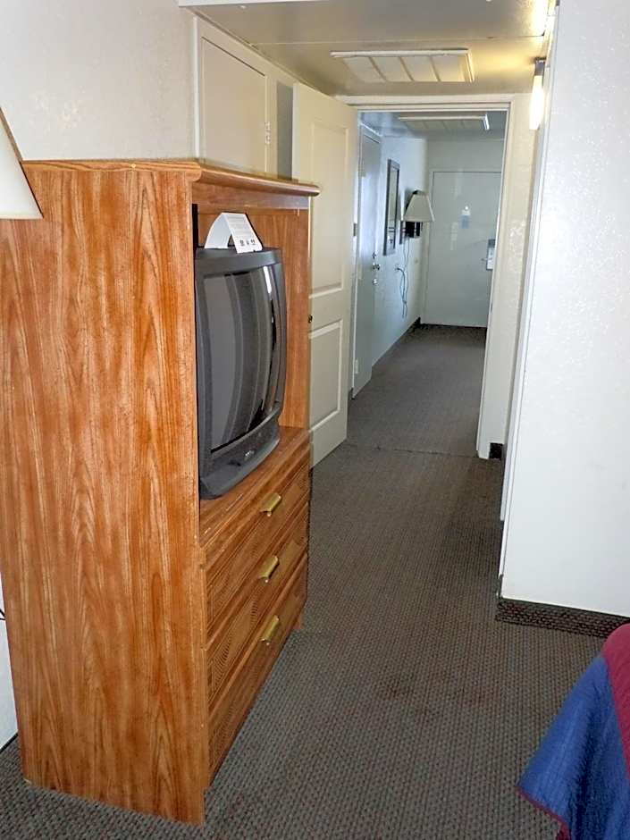 Travelodge by Wyndham Grand Rapids North