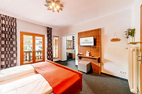 Studio (4 Adults)