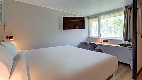 Superior Room - 1 King Bed