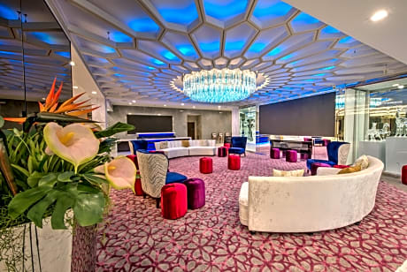 DoubleTree by Hilton Houston Brookhollow