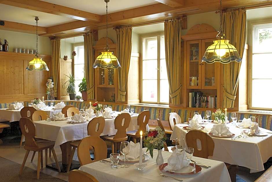 Hotel-Gasthof-Fleischerei - Zur alten Post