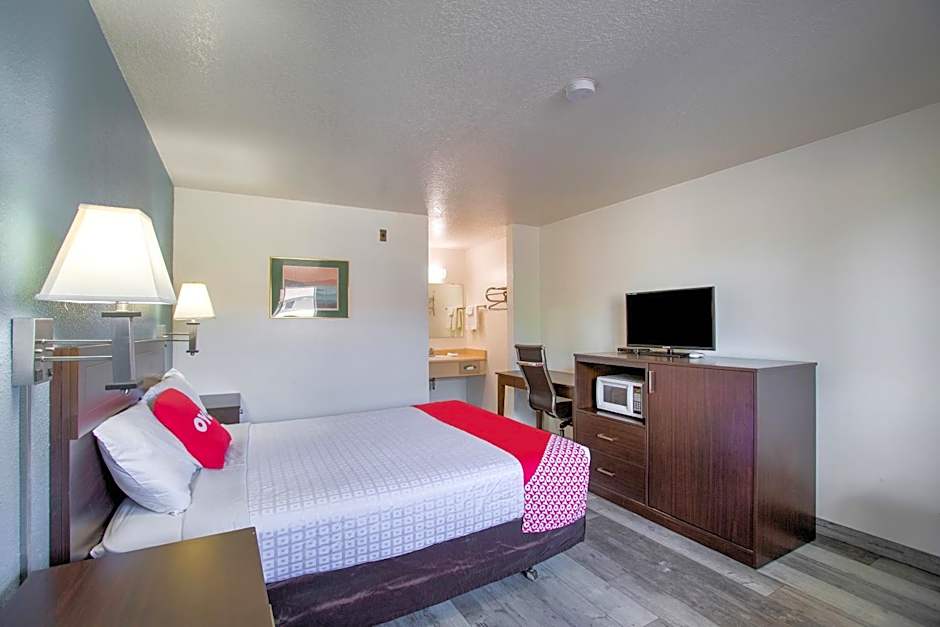 OYO Woodland Hotel and Suites