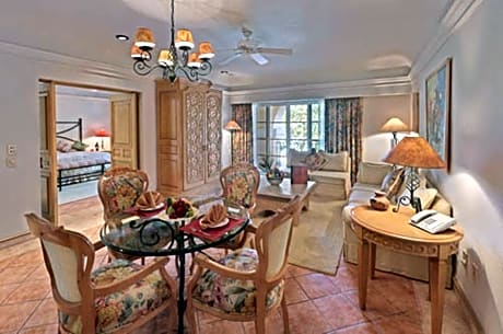 Parlor Suite Free WiFi Breakfast Included