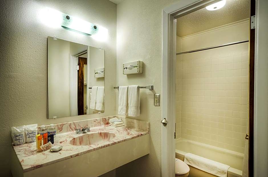 Roadrunner Lodge Motel