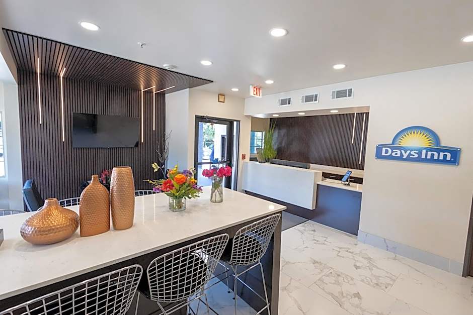 Days Inn by Wyndham Arlington