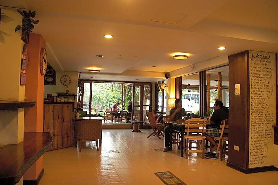 Phumanee Home Hotel
