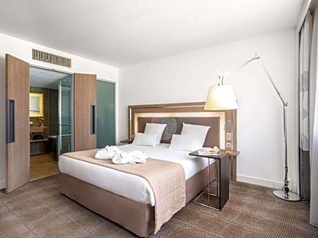 King Suite with Sofa Bed