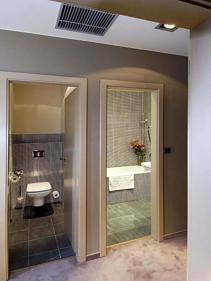 Ea Hotel Crystal Palace