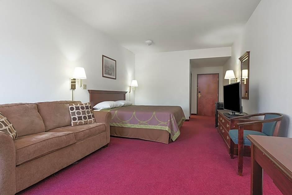 Photo 1 of 2 of Business 1 King Bed