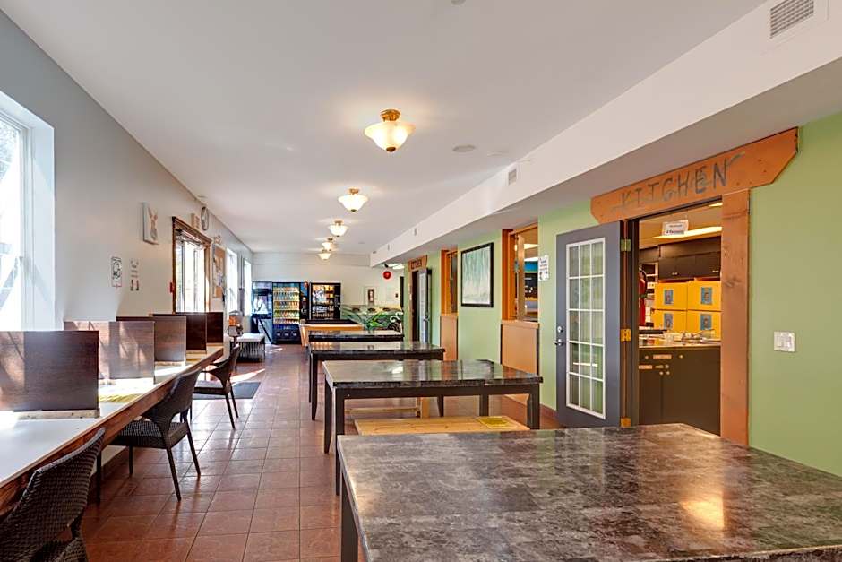HI Kelowna Hostel