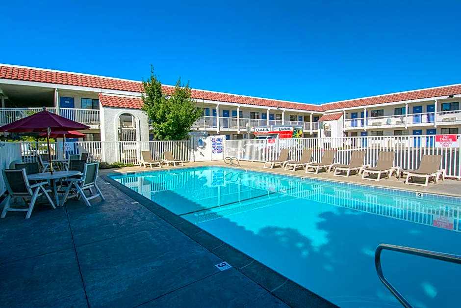 Motel 6 Redding South