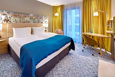 1 King Standard Garden View