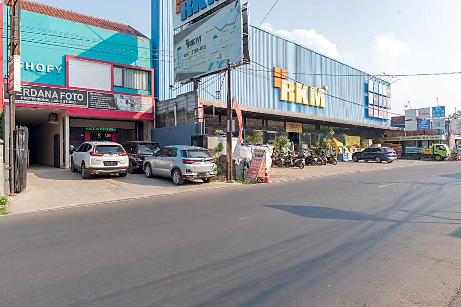 RedDoorz Syariah near Exit Toll Subang