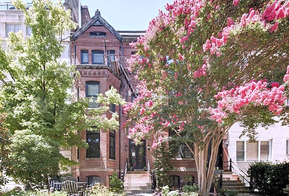 Dupont at the Circle B & B