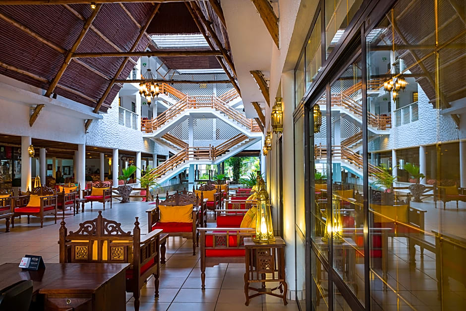 Travellers Beach Hotel & Club