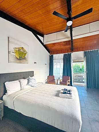 Deluxe Queen Room - Non-Smoking