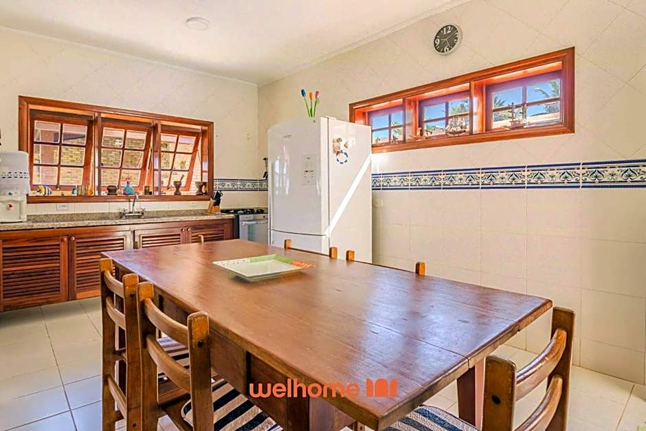 Casa em Ubatuba com área gourmet e acesso a rio