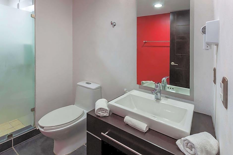 Ramada by Wyndham Acapulco Hotel & Suites
