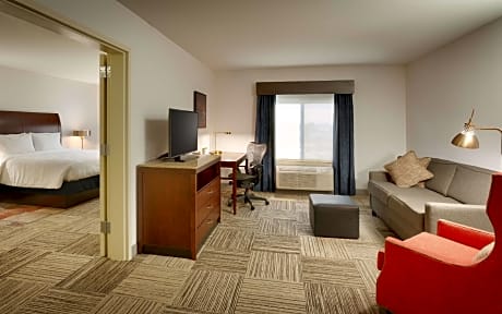 1 King Suite Hearing Accessible