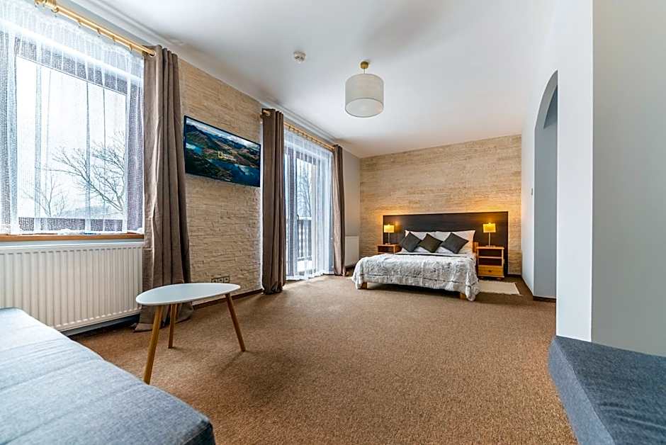 Nefryt - lodówka i czajnik w pokoju, dwa aneksy kuchenne ogólnodostępne, duży parking