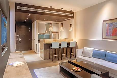 One-Bedroom Suite with Balcony - Smoking