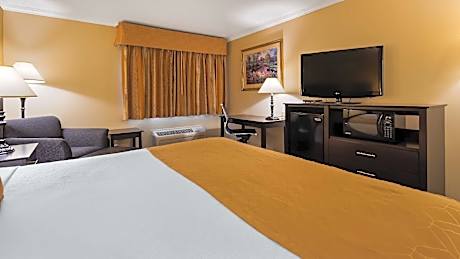1 King Bed Accessible