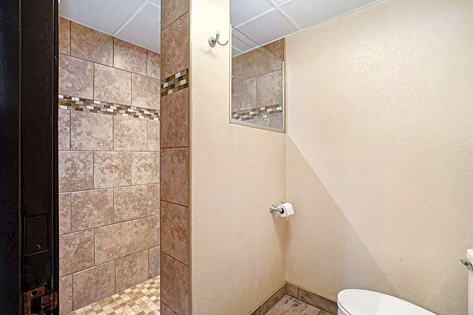 Super 8 by Wyndham Mt. Pleasant