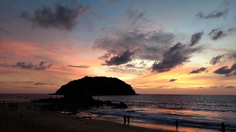 Baan Si Khao yanui