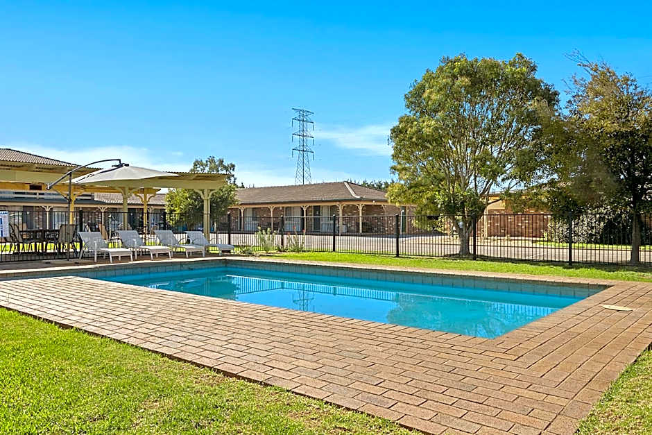 Quality Inn Carriage House