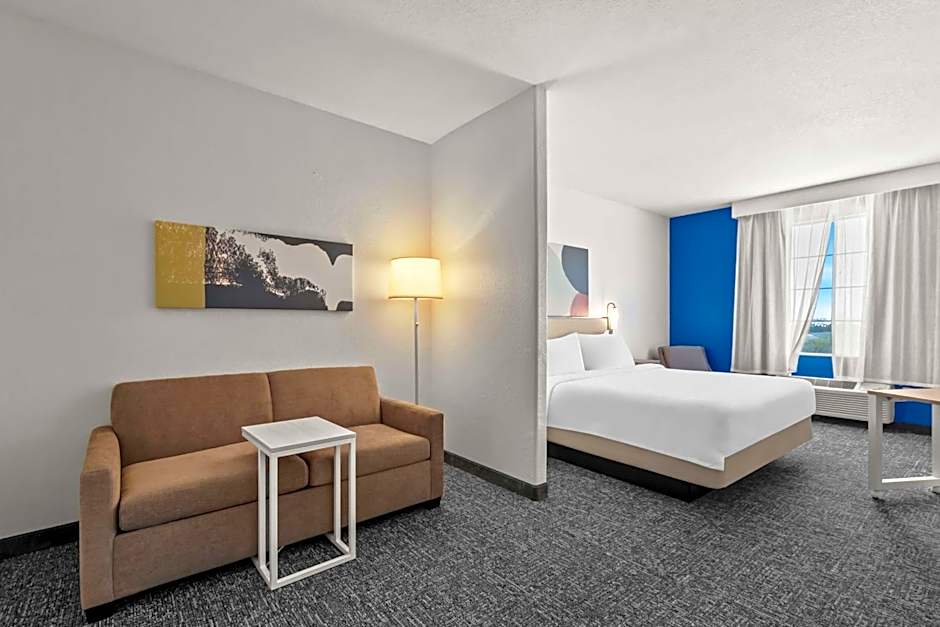 Spark by Hilton Selma