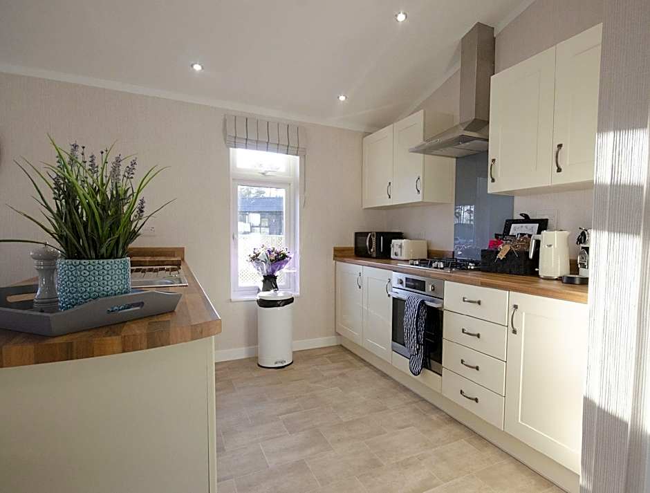 Hollicarrs - Bluebell Lodge